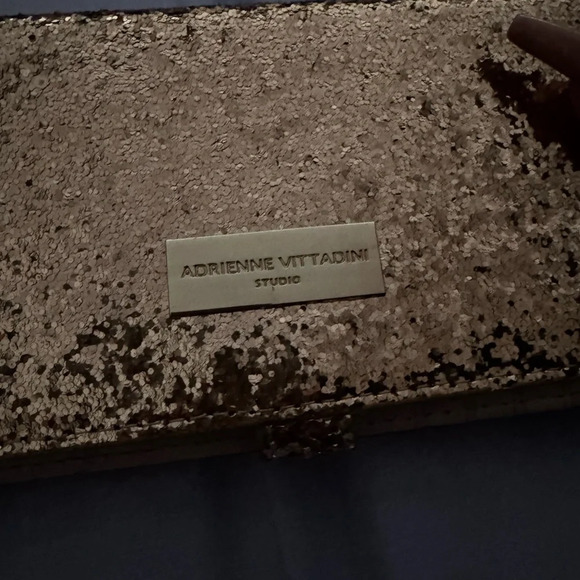 ADRIENNE VITTADINI GOLD GLITTER WALLET PHONE CASE w CHARGER CROSSBODY STRAP - Picture 3 of 16